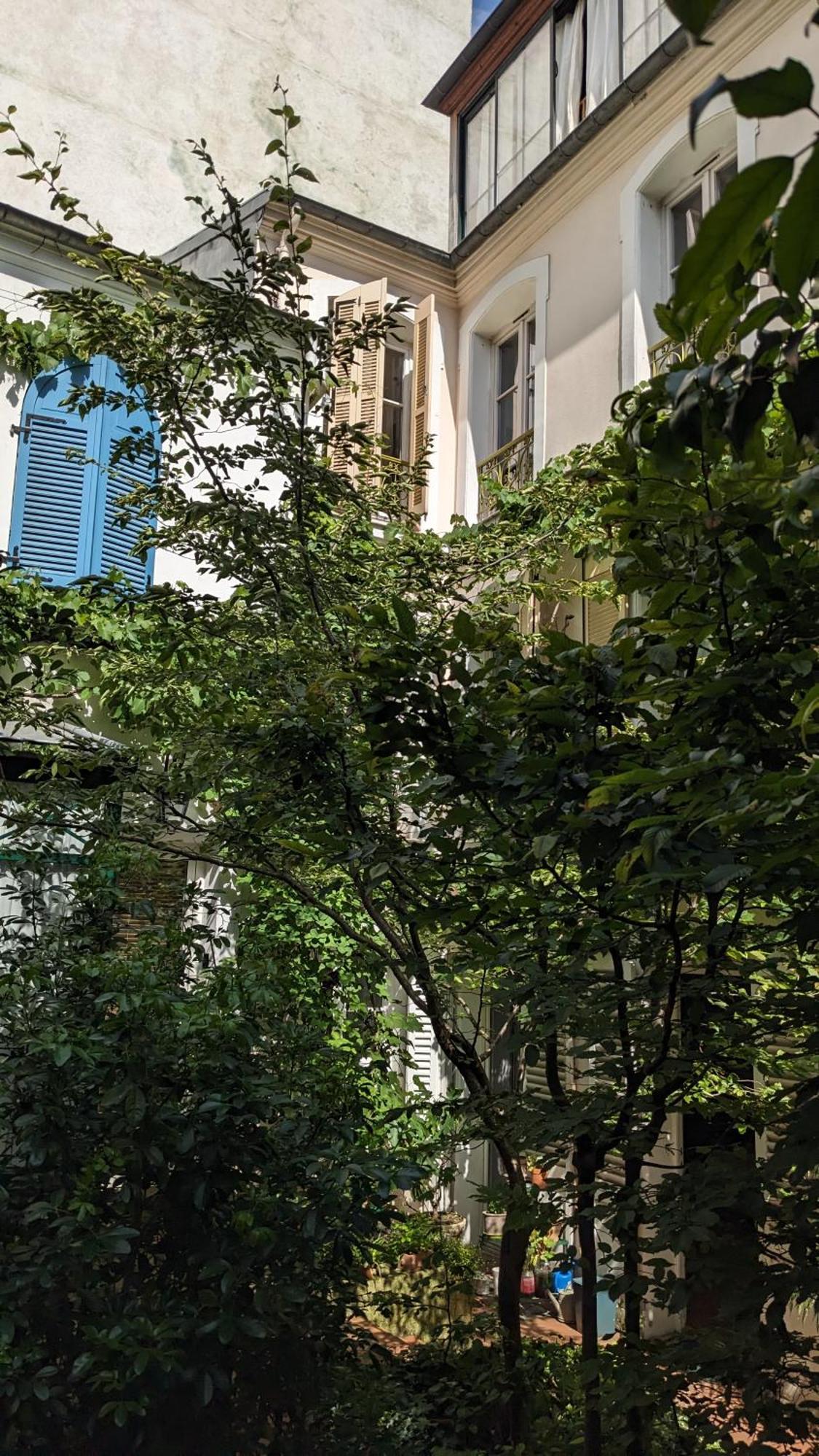D'hotes Calmes Sur Jardin Batignolles Guest house
